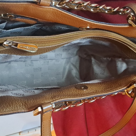 🎆Michael Kors Tan Soft Pebble Leather with Beautiful Gold Hardware - Picture 10 of 13